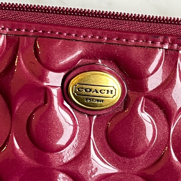 Coach fucschia patent wristlet, 9 x 5.5 in. - Picture 4 of 16